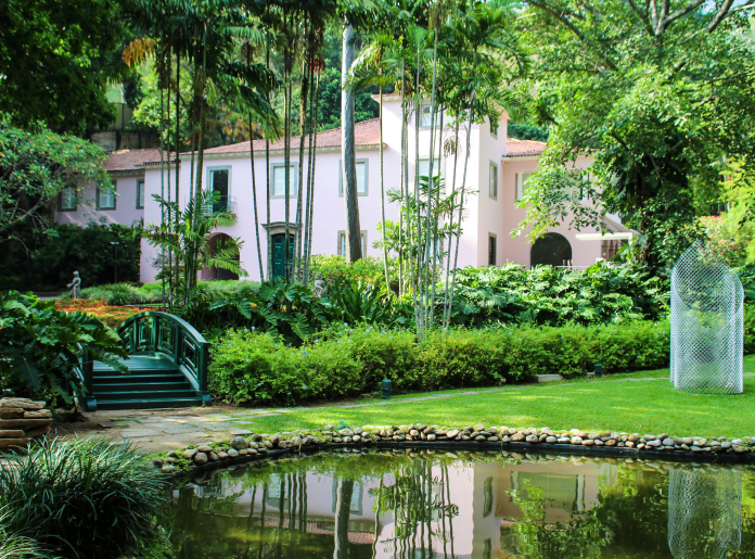 Jardim da Casa Roberto Marinho.